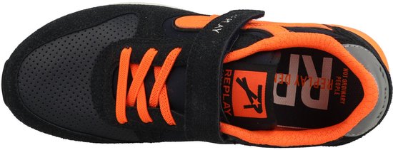 Blauwe sneaker met oranje veters, klittenbandsluiting en perforaties. Binnenzool met Replay logo.