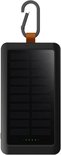 Zwarte Xtorm powerbank met zonnepaneel en karabijnhaak, met groene LED-indicatoren aan de onderkant.