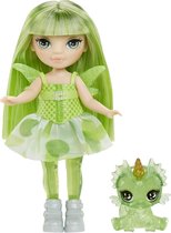 Rainbow High Littles Rainbow Fantasy-elfjes en diertje – Emerald, kleine, poseerbare, groene pop van 14 cm en fantasiedraak met verwisselbare elfenvleugels. Cadeau voor kinderen van 4+ jaar