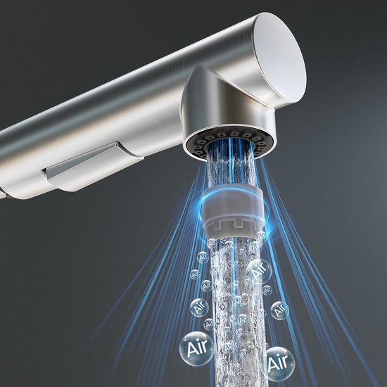 Sproeikop van een keukenkraan met luchtbellen, die water injecteert met lucht.
