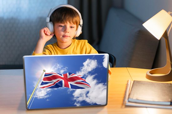 Sticker pour ordinateur portable - 10,1 pouces - Le drapeau du Royaume-Uni flotte dans le ciel