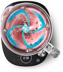 Bovenaf zicht op een blender die stukjes aardbei mixt met blauwe cirkels die de circulatie aanduiden.