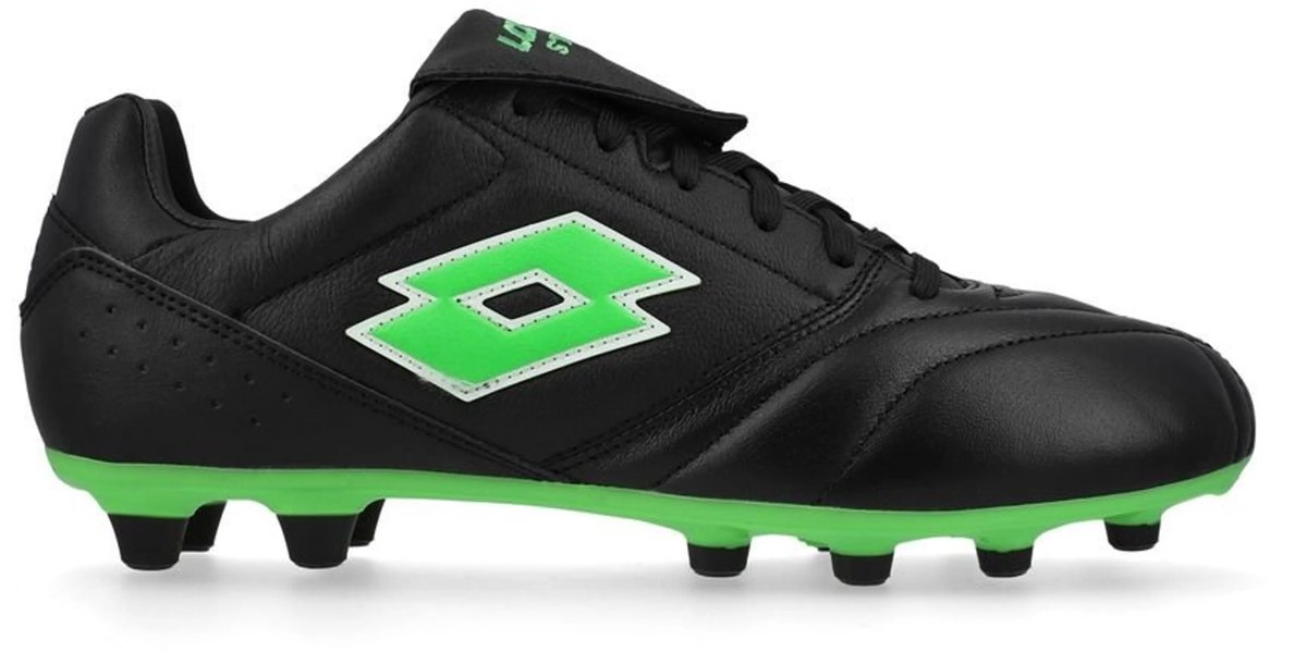 Zwarte Lotto Stadio 200 III voetbalschoen met groene accenten, maat 44, ontworpen voor uitstekende pasvorm en lichtgewicht.