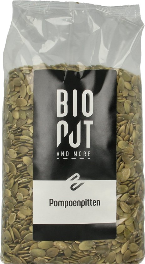 Zak pompoenpitten met zwart label "BIO PUT AND MORE" en "Pompoenpitten".