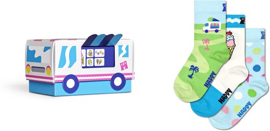 Doos in de vorm van een ijscowagen met drie paar kindersokken: een met palmbomen en camper, een met ijshoorntje en een met stippen.