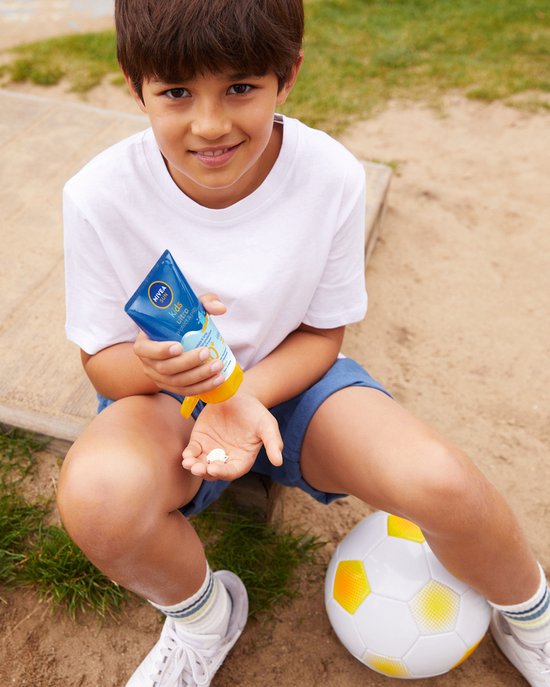 NIVEA SUN Kids Ultra Zonnebrand SPF50 Kinderen - SPF 50+ - Zeer waterproof - Zonnecreme voor Gezicht en Lichaam - 150 ml