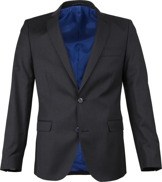 Donkergrijs colbert met twee knopen, een borstzak en klepzakken. De voering is helder blauw.