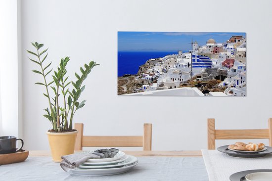 Canvas schilderij 80x40 cm - Wanddecoratie Vlag van Griekenland tussen de witte huisjes - Muurdecoratie woonkamer - Slaapkamer decoratie - Kamer accessoires - Schilderijen op canvas