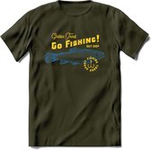 Go Fishing - Vissen T-Shirt | Grappig Verjaardag Vis Hobby Cadeau Shirt | Dames - Heren - Unisex | Tshirt Hengelsport Kleding Kado - Leger Groen - S