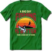 A Bad Day Fishing - Vissen T-Shirt | Grappig Verjaardag Vis Hobby Cadeau Shirt | Dames - Heren - Unisex | Tshirt Hengelsport Kleding Kado - Donker Groen - 3XL