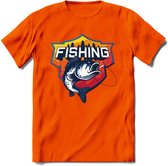Fishing - Vissen T-Shirt | Grappig Verjaardag Vis Hobby Cadeau Shirt | Dames - Heren - Unisex | Tshirt Hengelsport Kleding Kado - Oranje - L