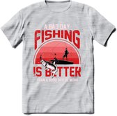 A Bad Day Fishing - Vissen T-Shirt | Rood | Grappig Verjaardag Vis Hobby Cadeau Shirt | Dames - Heren - Unisex | Tshirt Hengelsport Kleding Kado - Licht Grijs - Gemaleerd - 3XL
