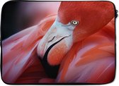 Laptophoes 14 inch - Close-up van een flamingo - Laptop sleeve - Binnenmaat 34x23,5 cm - Zwarte achterkant