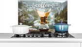 Spatscherm keuken 60x40 cm - Kookplaat achterwand Coffee - Quotes - Koffie - Spreuken - Muurbeschermer - Spatwand fornuis - Hoogwaardig aluminium