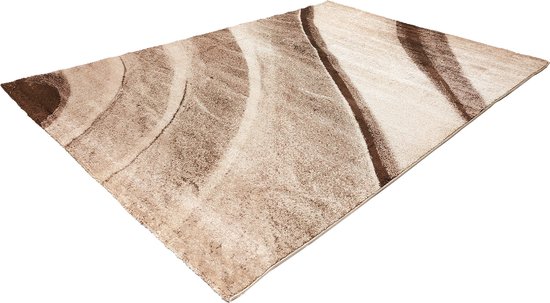 Bruin en beige vloerkleed met gestreepte, organische lijnen.