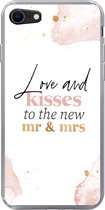 Geschikt voor iPhone 8 hoesje - Feest - 'Love and kisses to the new Mr & Mrs' - Quotes - Spreuken - Siliconen Telefoonhoesje