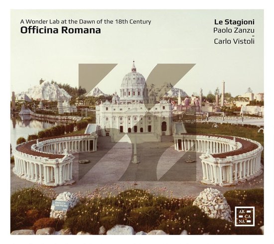 Albumhoes met een miniatuurversie van de Sint-Pietersbasiliek en tekst: Officina Romana, Le Stagioni, Paolo Zanzu, Carlo Vistoli.