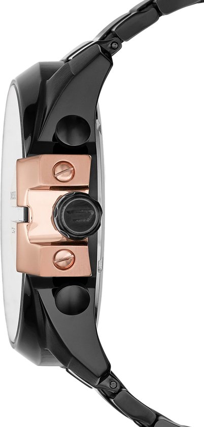 Zijkant van een zwart Diesel horloge met rosé gouden kroon en metalen band.
