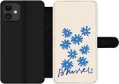 Bookcase Geschikt voor iPhone 12 Pro telefoonhoesje - Bloem - Design - Brussel - Minimalisme - Met vakjes - Wallet case met magneetsluiting