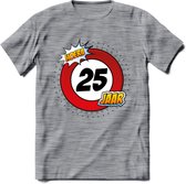25 Jaar Hoera Verkeersbord T-Shirt | Grappig Verjaardag Cadeau | Dames - Heren | - Donker Grijs - Gemaleerd - M