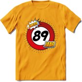 89 Jaar Hoera Verkeersbord T-Shirt | Grappig Verjaardag Cadeau | Dames - Heren | - Geel - L