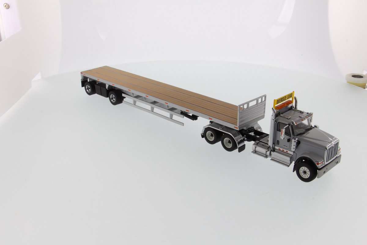 International HX520 Truck model met flatbed oplegger - 1:50 - Diecast Masters