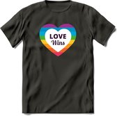 Love Wins | Pride T-Shirt | Grappig LHBTIQ+ / LGBTQ / Gay / Homo / Lesbi Cadeau Shirt | Dames - Heren - Unisex | Tshirt Kleding Kado | - Donker Grijs - 3XL