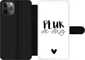 Bookcase Geschikt voor iPhone 11 Pro Max telefoonhoesje - Spreuken - Quotes - Pluk de dag - Carpe diem - Met vakjes - Wallet case met magneetsluiting