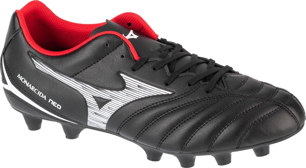 Zwarte Mizuno Monarcida Neo III Select MD voetbalschoenen, kunstleren bovenkant, brede pasvorm, ideaal voor beginners.