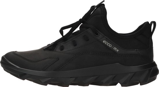 Zwarte ECCO MX sneaker, zijaanzicht met veters, ECCO/MX-logo en grove profielzool.