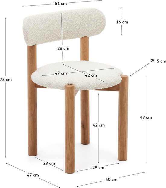 Kave Home - Nebai-stoel in witte schapenvacht en massief eikenhouten structuur met een natuurlijke afw