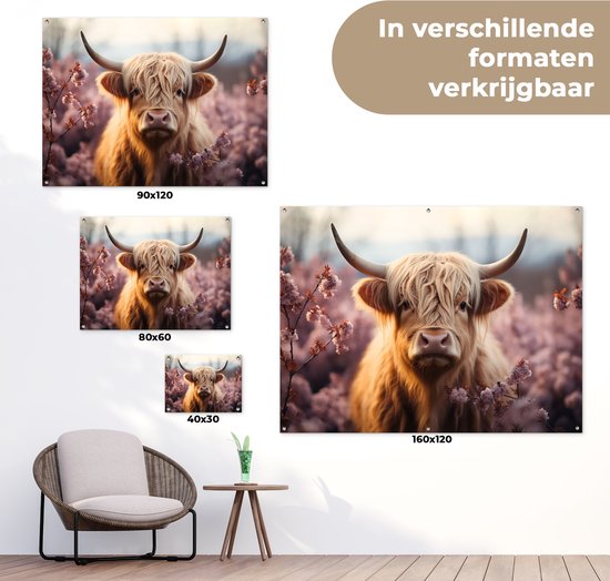 Schotse hooglander met bloemen, getoond in drie formaten: 90x120 cm, 80x60 cm, 40x30 cm en 160x120 cm.