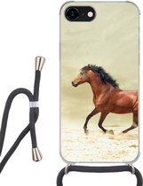 Hoesje met koord Geschikt voor iPhone SE 2020 - Paard - Stof - Zand - Siliconen - Crossbody - Backcover met Koord - Telefoonhoesje met koord - Hoesje met touw