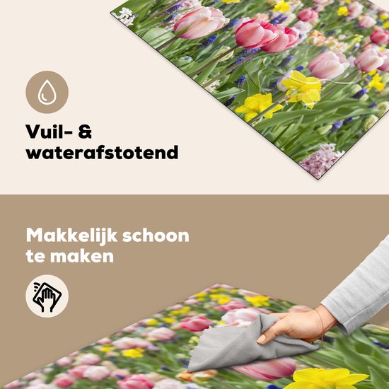 KitchenYeah® Inductie beschermer 81.6x52.7 cm - Een veld met tulpen, narcissen en blauwe druiven - Kookplaataccessoires - Afdekplaat voor kookplaat - Inductiebeschermer - Inductiemat - Inductieplaat mat