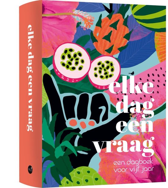 Elke dag een vraag, een dagboek voor vijf jaar. De cover is felgekleurd met tropische vruchten en bloemen, en een hand die het 'shaka'-teken maakt.