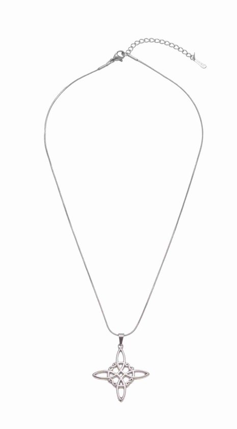 Zilverkleurige ketting met slangenpatroon en een open, gedetailleerde Keltische knoop hanger in zilverkleur.