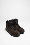 Paar donkerbruine Lowa Renegade Evo Gore-Tex Mid wandelschoenen met zwarte zolen, op witte achtergrond.