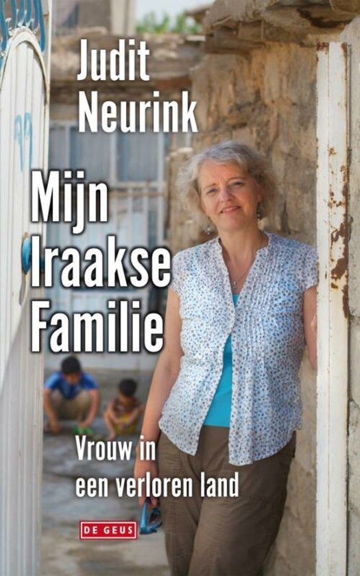 Boekomslag 'Mijn Iraakse Familie Vrouw in een verloren land' door Judit Neurink, met foto van auteur.