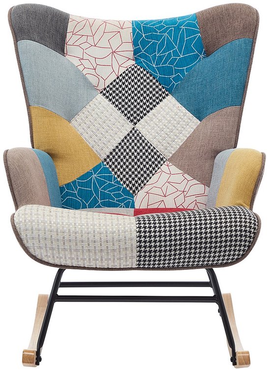Fauteuil met patchwork design in diverse kleuren, met houten schommelaars.