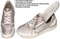 Beige leren sneakers met veters, rits en zilverkleurige accenten. Uitneembaar voetbed.