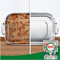 Voor en na foto van een ovenschotel: links vies, rechts schoon, met Dreft Platinum.