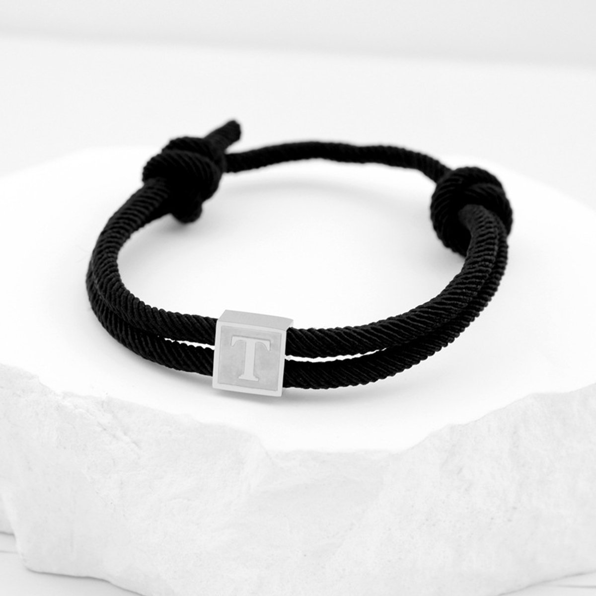 Handgeweven armband met hanger van roestvrij staal, letterarmband, zwarte gevlochten armband, verstelbaar, letter T