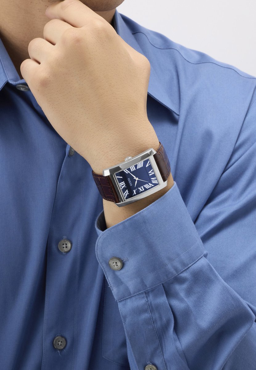 Guess Clyde Quartz Analoog Horloge Bruin Kast: 100% Gerecycleerd Kunststof | Armband: 100% Leer 34 mm GW1003G2