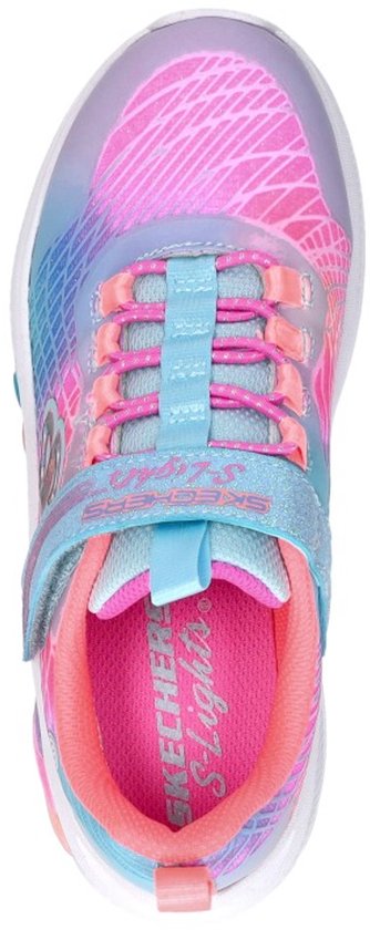 Bovenkant van roze, blauwe en paarse sneaker met klittenband en roze veters.