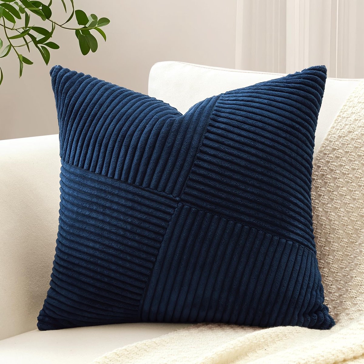 Unyqoos Corduroy kussensloop met strepenpatroon voor stijlvolle woondecoratie Donkerblauw