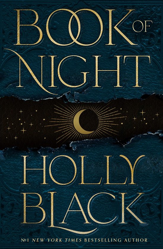 Boek van Nacht van Holly Black, met gouden letters op een donkerblauwe, getextureerde omslag met een maan en sterren.