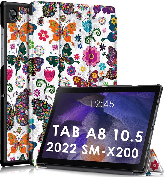 Coque de tablette avec motif papillon à côté d'une tablette Samsung Tab A8 affichant 12:45 et TAB A8 10.5 2022 SM-X200.