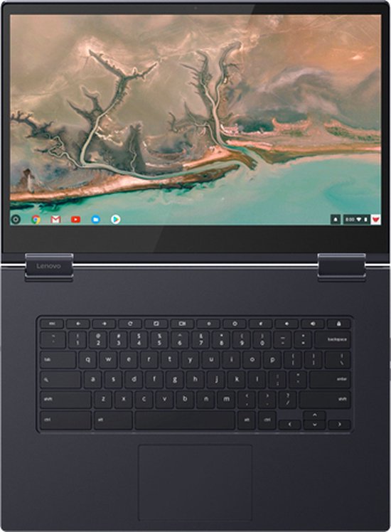 Donkerblauwe laptop, open met toetsenbord en trackpad zichtbaar. Scherm toont ChromeOS.