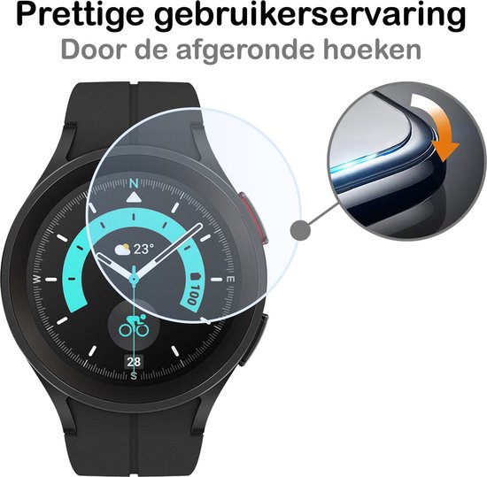 Zwarte smartwatch met transparante screenprotector en gedetailleerde weergave van de afgeronde hoeken.