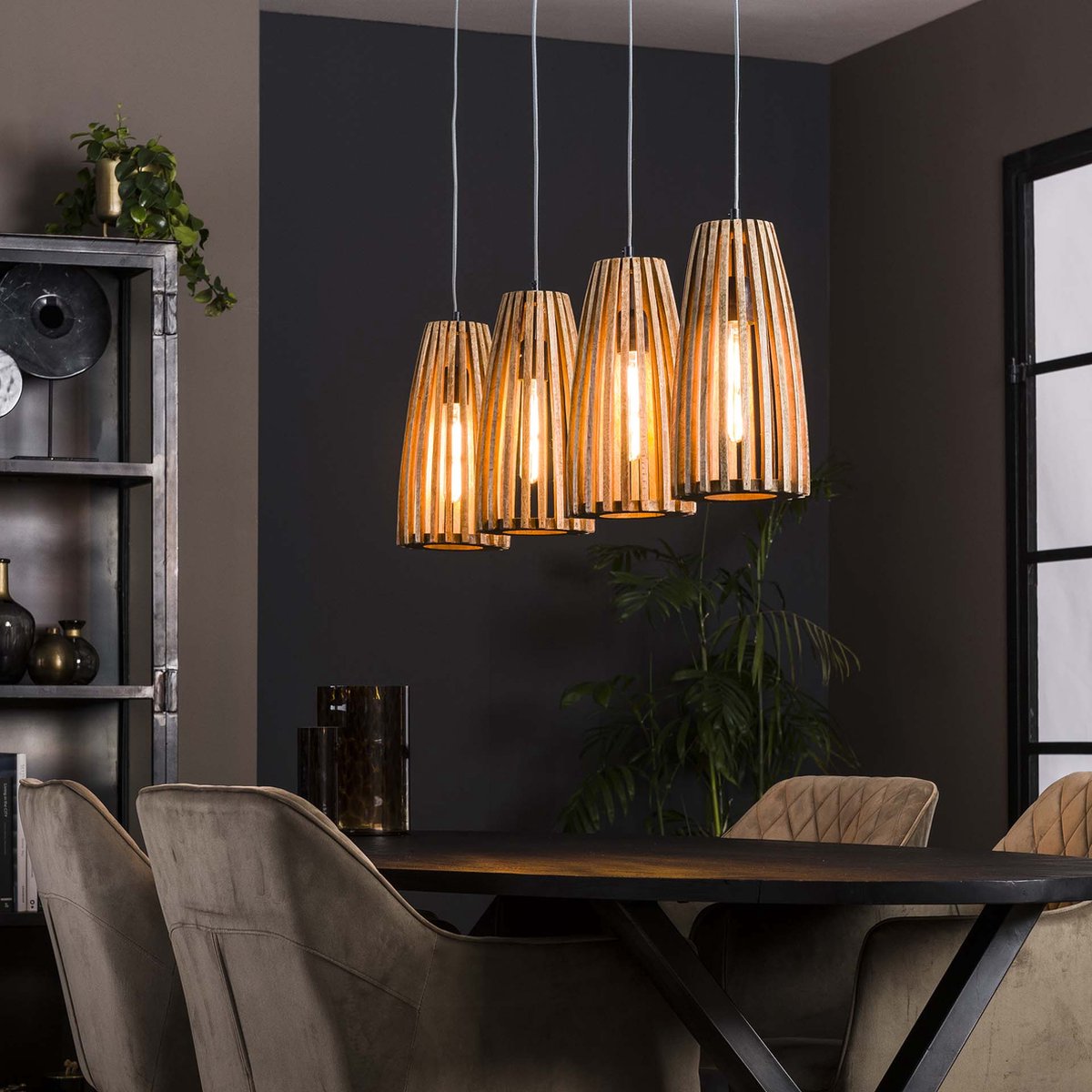 Eettafel hanglamp | 4 lichts | 135 x 20 x 150 cm | mangohout / metaal | bruin / charcoal | modern / landelijk design
